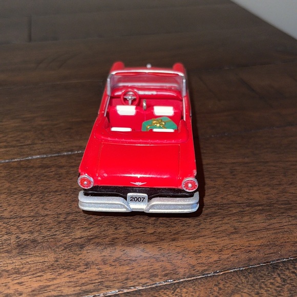 Hallmark 1957 Ford Fairlane 500 Classic Car Ornament - Picture 3 of 8
